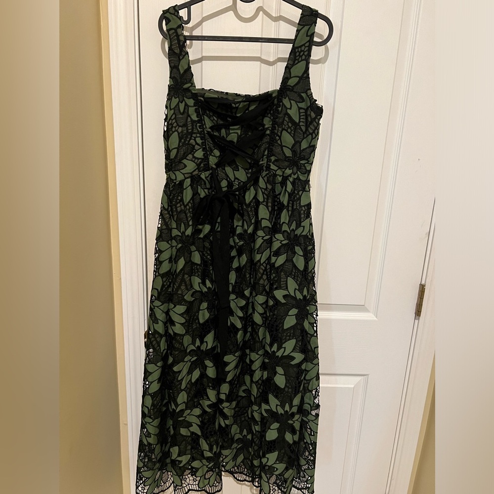 Just Me 🍄Elegant Green eyelet Lace Dress - Picture 7 of 12